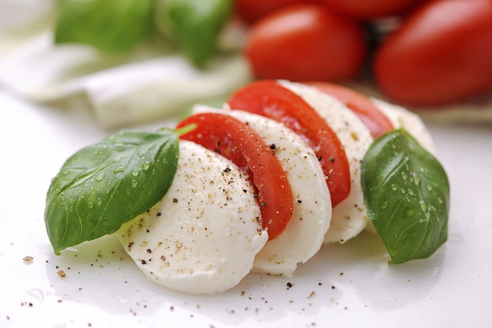 La Mozzarella: A Journey from Italy to Your Plate!